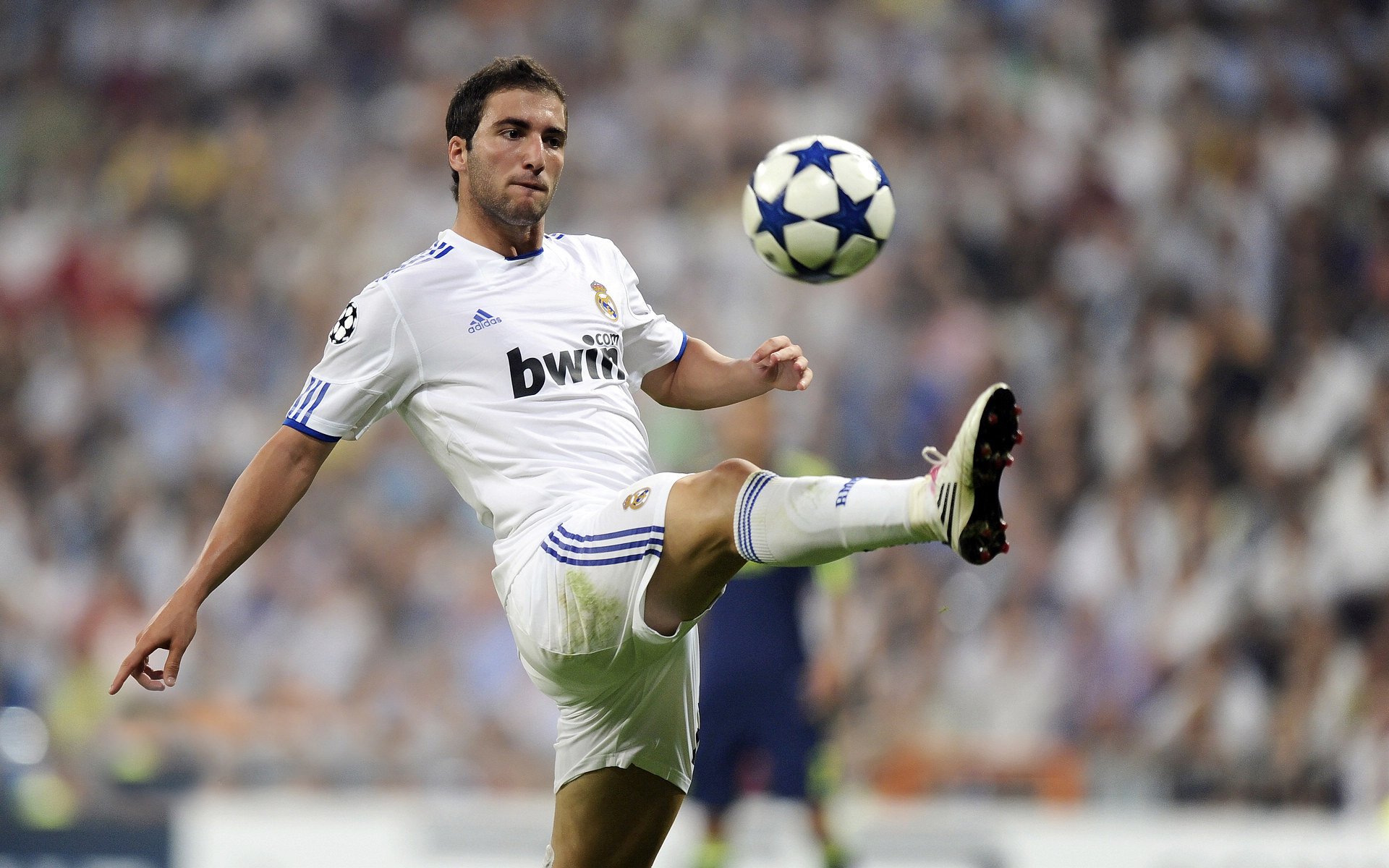 赵继伟复出首秀出彩，巴黎圣日耳曼主场爆冷密尔沃基雄鹿，豪取2连胜